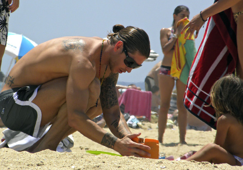 SERGIO RAMOS SANDCASTLE BUILDER. July 24, 2010 at 1:01 pm (Hot footballers, 